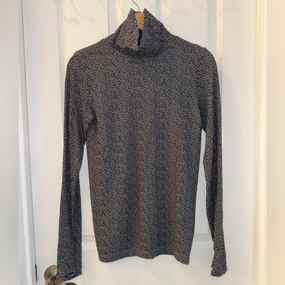 ATHLETA Flurry Peak Long Sleeve Top Turtleneck Base Layer S - Picture 3 of 11